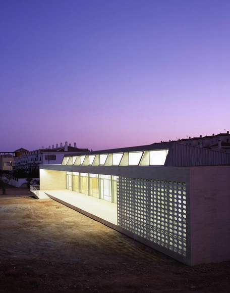 Centro de Educación Infantil / sol89 - Escuelas, Fachada, Cierros, Barandas
