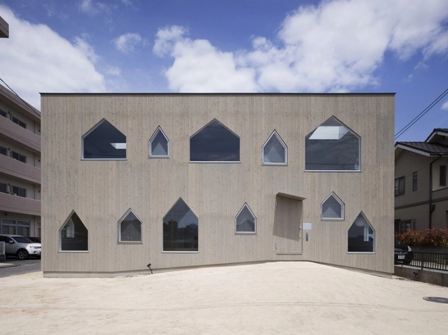 Casa en Jigozen / Suppose Design Office - Casas, Fachada, Puerta