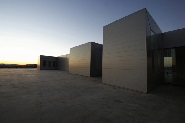 Edificio de Oficinas Pronat / José María Sánchez García - Edificio De Oficinas, Fachada