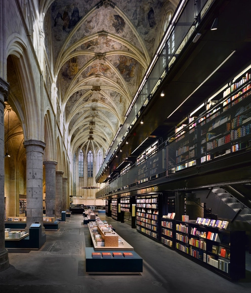 Esta iglesia del siglo 13 ha sido renovada para contener una biblioteca en Holanda - Reconversión, Arcada, Arco, Fijación Vigas