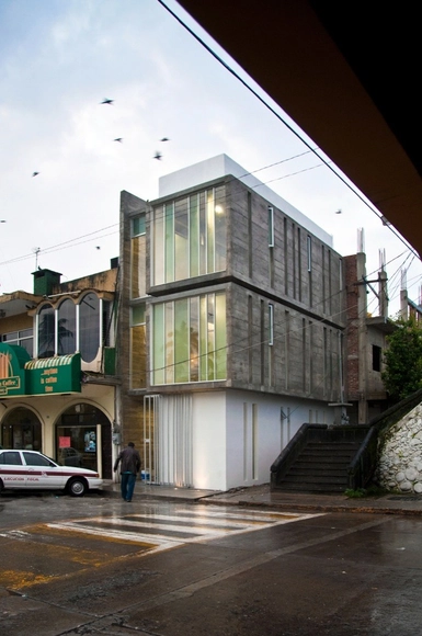 Consultorios-M / Volta arquitectos - Clínica Dental, Fachada, Escaleras