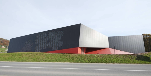 Podčetrtek Sports Hall / Enota - Centro Multideportivo, Fachada