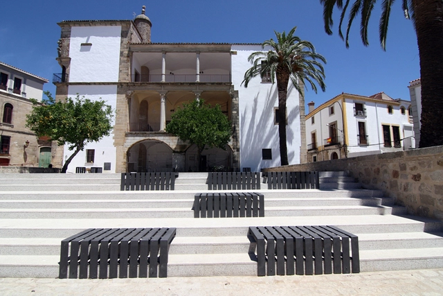 Jardín del Palacio Juan Pizarro de Aragón / Studioata - Restauraciones, Fachada, Escaleras, Pilares, Arco, Arcada