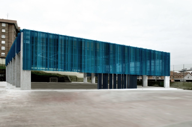Cubrición Pista Polideportiva en Barakaldo / Garmendia Arquitectos - Centro Multideportivo, Fachada
