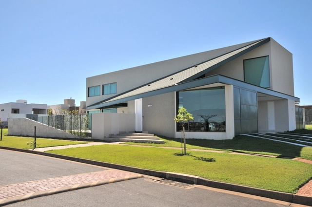 Vivienda en Uberaba / Paulo Trajano Menicucci - Casas, Fachada, Puerta