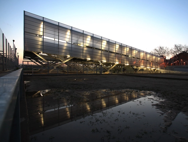 Zona Deportiva Salvador Espriu / Soldevila Arquitectos - Gimnasio, Fachada