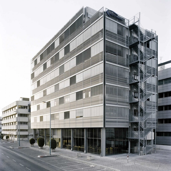 Oficinas Neopharm / Shilo Benaroya Architecture Office - Renovación, Fachada