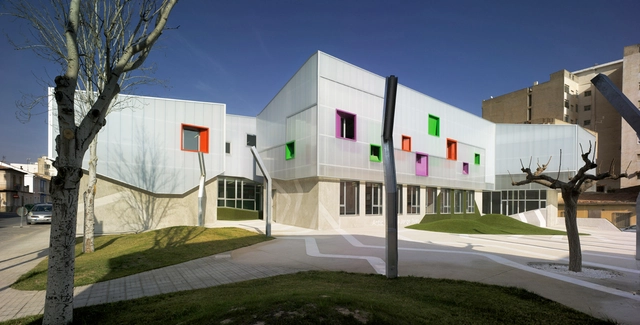 Casal de Juventud / Crystalzoo - Centro Para La Juventud, Fachada