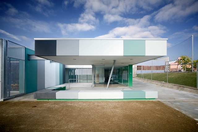 Escuela Infantil La Mercè / Pampols Arquitecte + BmésR29 Arquitectes + Montserrat Giné - Kindergarten, Fachada