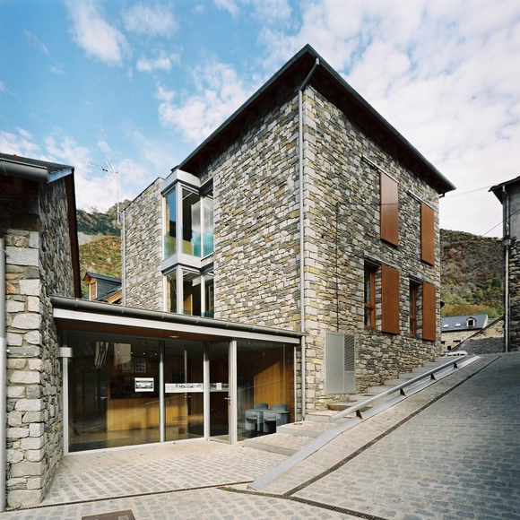 Centro del Románico / Pampols Arquitecte - Museo, Fachada, Puerta