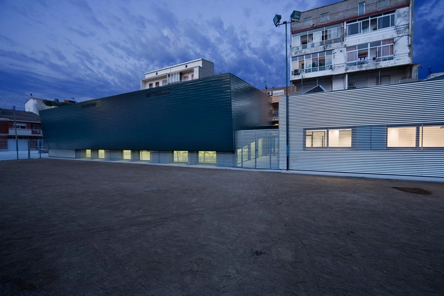 Hogar del Jubilado de La Bordeta / BmésR29 Arquitectes - Centro Para La Tercera Edad, Fachada