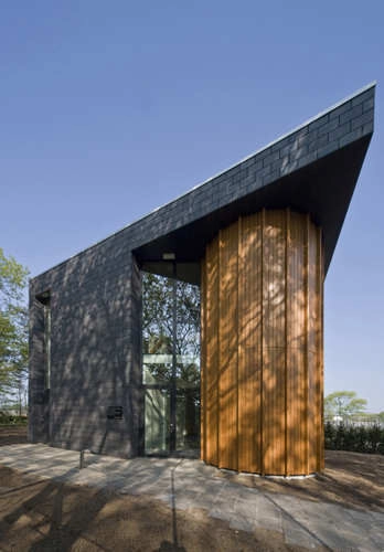 Residencia Temporal para Jóvenes / UArchitects - Casas, Fachada, Fijación Vigas