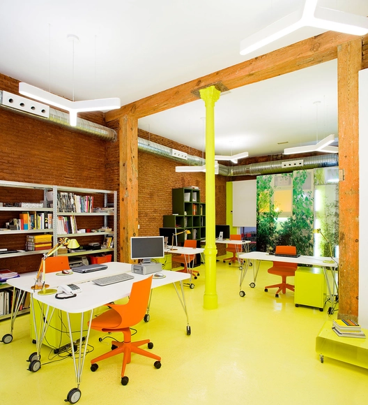 Estudio en Malasaña / Brijuni Arquitectos - Interiores De Oficina, Mesas, Sillas