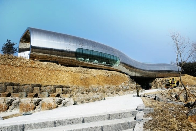 Museo de la Prehistoria / X-TU Architects - Museo, Escaleras, Fachada