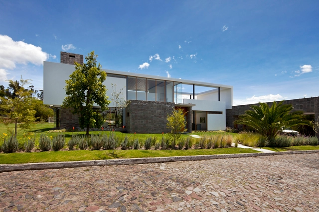 Casa 2V / Diez + Muller Arquitectos - Casas, Jardín, Fachada