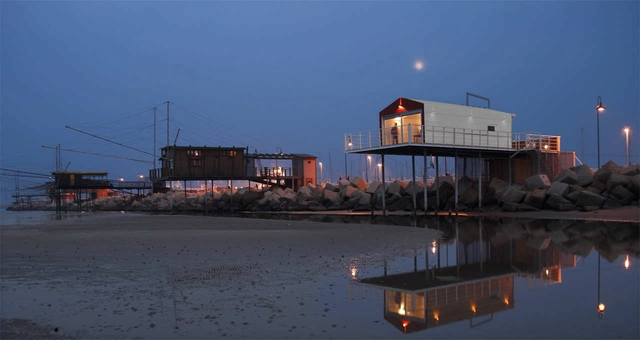 Una Habitación Sobre El Mar / Studio Zero85 - Reconversión