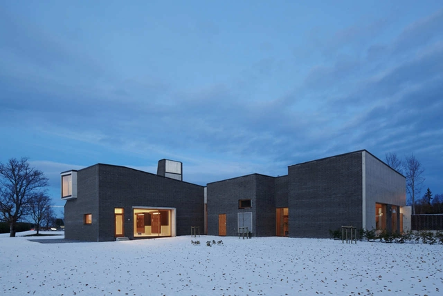 Crematorio Vestfold / Pushak - Crematorio, Puerta, Fachada