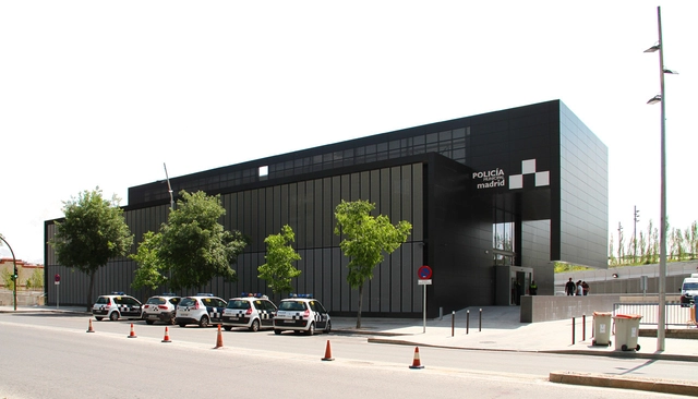 Centro de Policía Municipal Arganzuela, Madrid / Estudio Rubio & Álvarez-Sala - Cuartel De Policía, Fachada