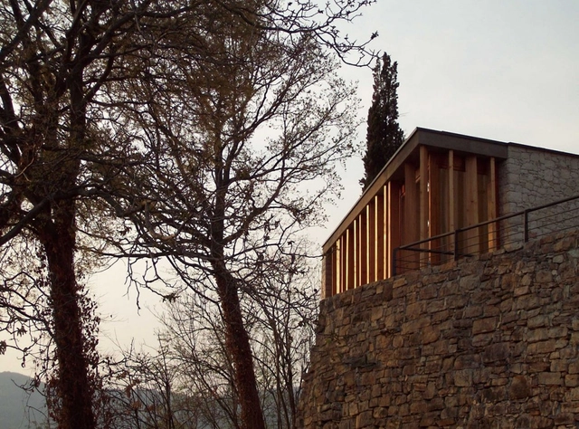 Extensión del Santuario Madonna della Rosa / Studioartec - Restauraciones, Fachada, Bosque