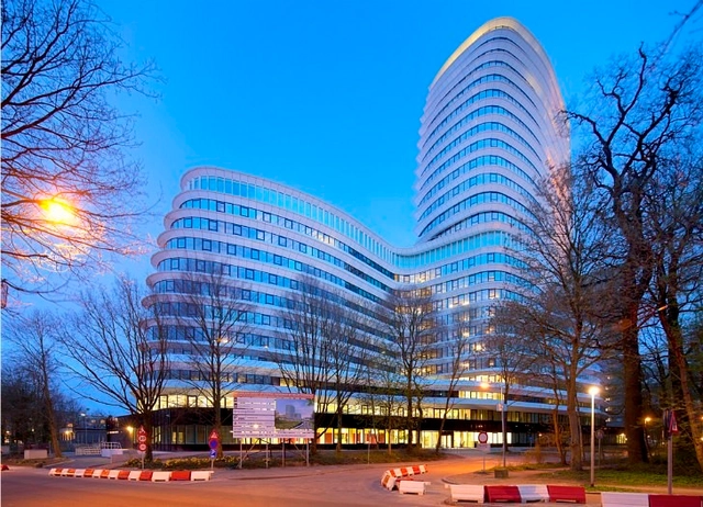 EEA + Oficina de Impuestos / UNStudio - Edificio De Oficinas, Fachada, Iluminación, Urbano