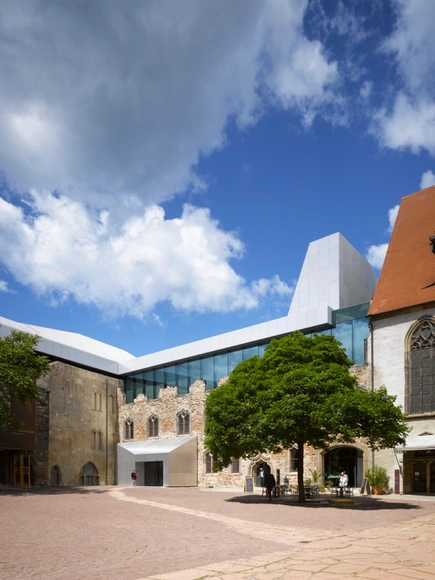Ampliación del Museo Moritzburg / Nieto Sobejano Arquitectos - Ampliación, Fachada, Arco