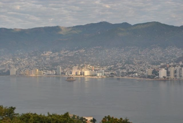 Lost Acapulco - Violência e fantasia espetacular junto ao mar - Imagem de Destaque
