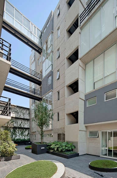 Edificio Nuevo León 113 / JSª - Apartamentos, Patio interior, Fachada