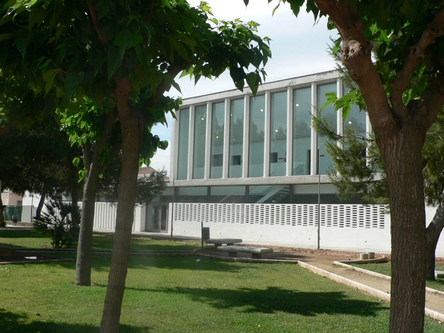 Consultorio Auxiliar / Fernández Soler Monrabal Arquitectos - Centro De Salud, Jardín, Fachada