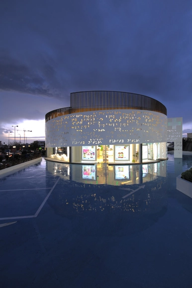 Farmacia Placebo / KLab - Farmacia, Fachada