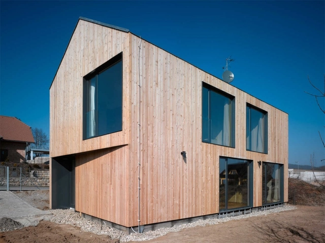 Casa Familiar en Lety / deyl-sestak-architects  - Casas