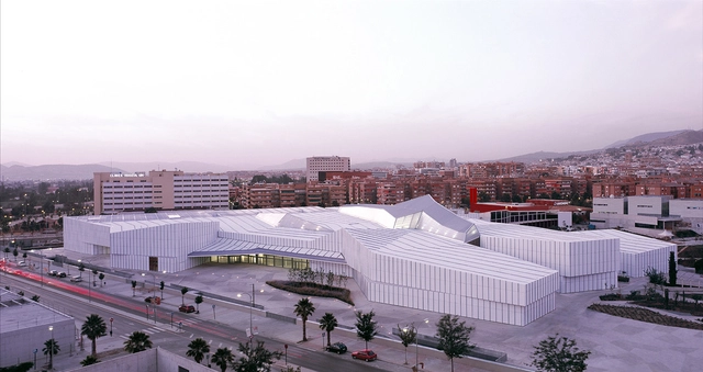 Parque de las Ciencias de Granada / OAB - Arquitectura Educacional, Fachada, Urbano