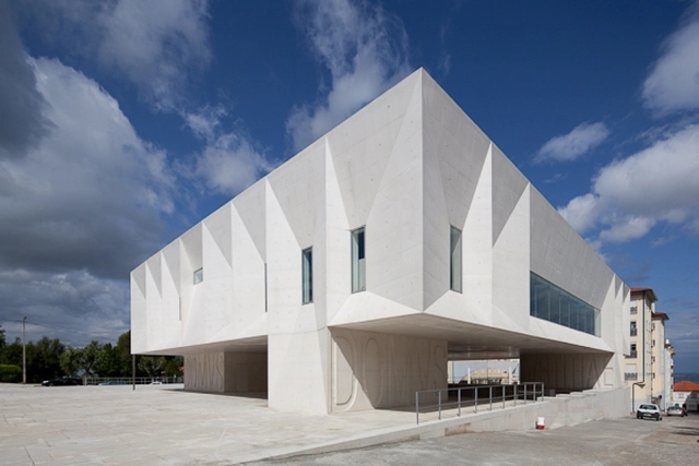 Palacio de Justica de Gouveia / Barbosa & Guimaraes Architects - Tribunales Y Juzgados, Fachada