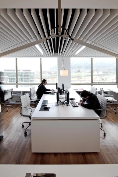 Oficinas Kitcorp / Nicolás Lipthay + KITCORP - Interiores De Oficina, Balcón, Mesas, Sillas