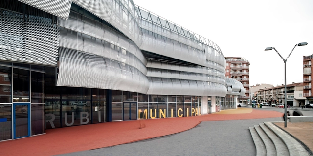 Edificio Mercado Municipal y Espacio Público Rubí / MIAS Architects - Mercado