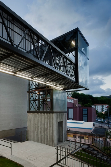 Urbanización y Ascensor urbano / VAUMM - Otras Estructuras, Fachada, Fijación Vigas, Barandas, Cierros