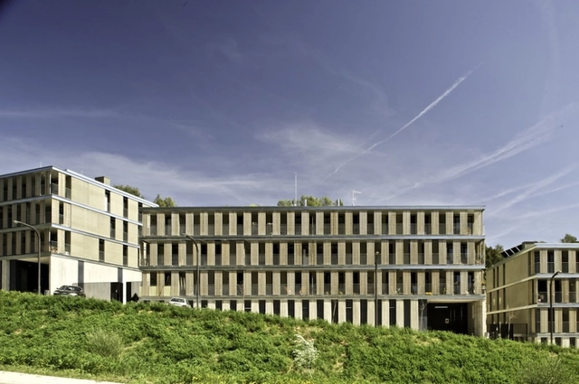 Edificio de viviendas VPO y aparcamiento de Llobregat / BBarquitectes - Vivienda Social, Fachada