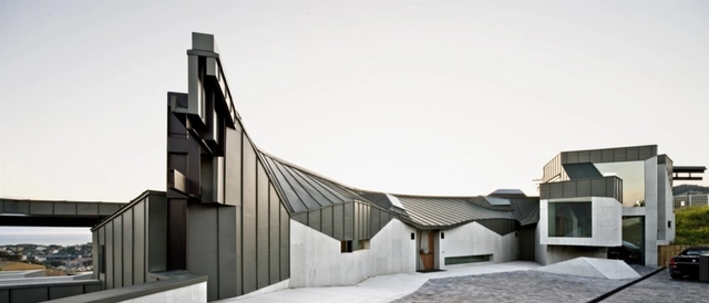 Casa Topográfica en Llavaneres / MIAS Architects - Casas