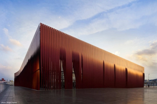 Nebuta-no-ie Warasse / Molo + Frank La Riviere Architects - Museo, Fachada