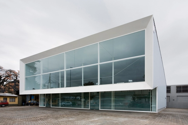 Showroom de Bicicletas Rodas / Gerardo Caballero Maite Fernández Arquitectos - Showroom, Fachada, Puerta