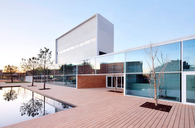Centro de Ocio en Azuqueca de Henares / Abalos + Sentkiewicz arquitectos - Comunidad, Fachada