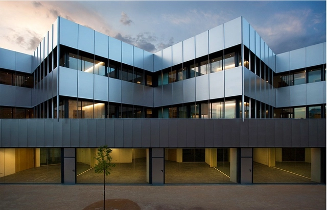 Centro Estatal de Referencia para la Atención Mental / Peñín Arquitectos - Edificios Institucionales, Fachada