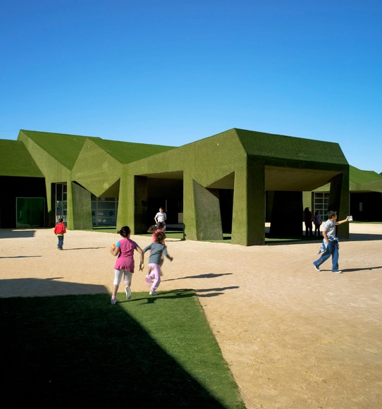 Escola Pública Infantil e Primária em Roldán / Estudio Huma  - Escolas