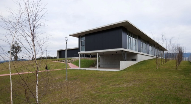 Centro Escolar Candoso S. Martinho / Pitagoras Group - Escuelas, Fachada