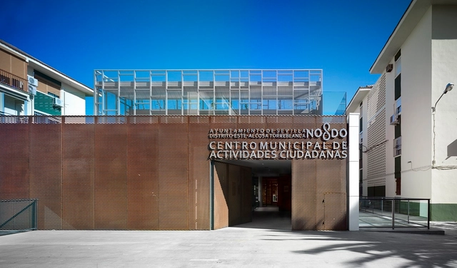 Centro Municipal de Actividades Ciudadanas / Sección B Arquitectura - Edificios Municipales, Fachada, Arco