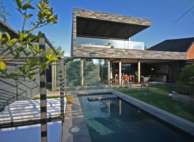 Casa Carabobo / Estudio Larraín - Casas, Terraza, Fachada, Sillas