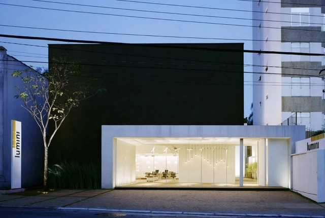Tienda Lumini / Rocco, Vidal + arquitetos - Iluminacion, Fachada, Arco