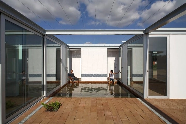 Casa en Palmela / Pedro Rogado + Catarina Almada - Casas, Patio, Puerta, Fachada, Fijación Vigas, Sillas