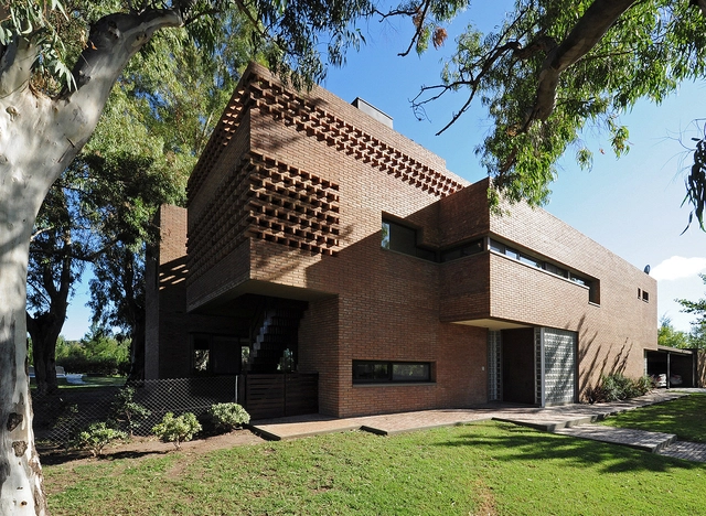 Casa Antoniz / Marcelo Villafañe - Casas, Jardín, Fachada, Puerta