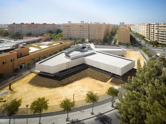 Comisaría Distrito Este de Sevilla / Paredes Pedrosa - Edificios Institucionales, Fachada