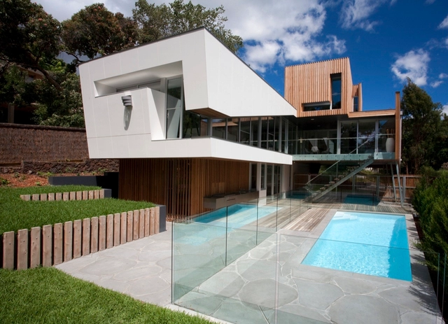 Casa Kew / Vibe Design Group - Casas, Patio interior, Puerta, Fachada